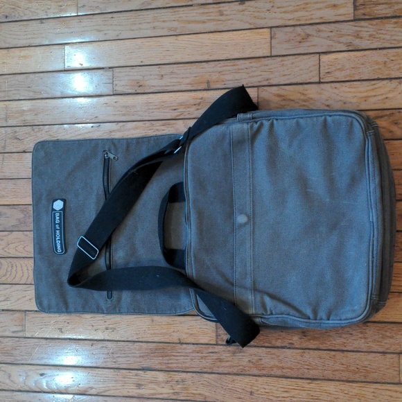 Thinkgeek Bags Thinkgeek Dnd Bag Of Holding Canvas Messenger Laptop